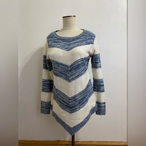 Blue and white striped long sleeve sweater
$7 if Bundled in 5 for $35